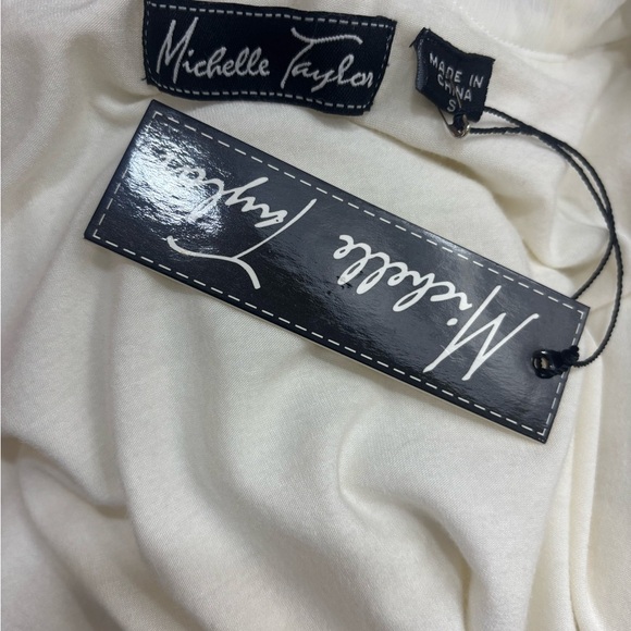 Michelle Taylor Y2K Short Sleeved Cream Cardigan with Floral Accents - Picture 3 of 4